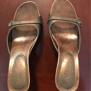 Women’s Slip On Wood Heel Sandal